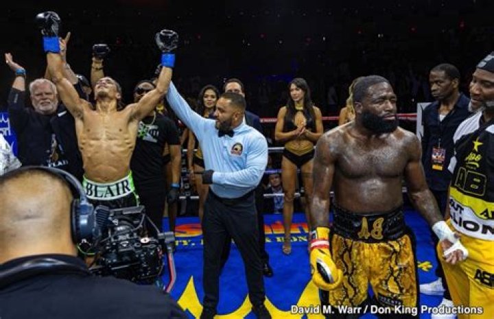 Blair Cobbs drops Maurice Hooker three times en route to unanimous decision