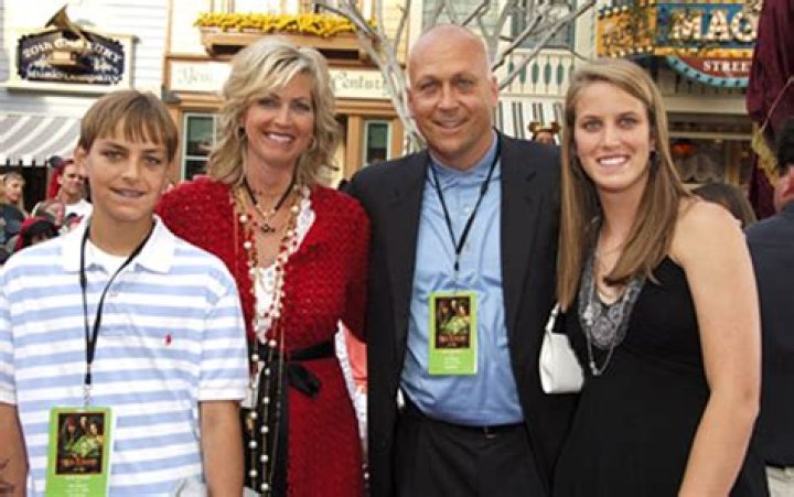 What is Kelly Ripken Net Worth in 2022? Sibling, Parents, Age, Husband